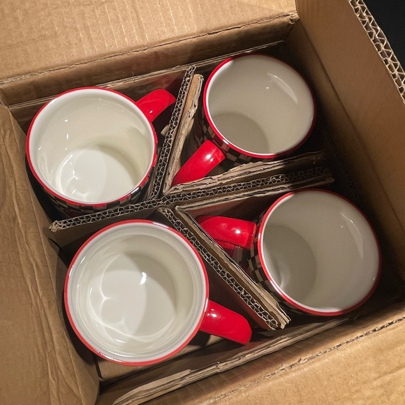 Mackenzie Childs
Deck the Halls Mugs
Set 4 - Picture 2 of 11